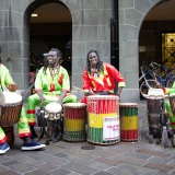 Ddjeli-Ndiaye-Music-buskers-avec-signature